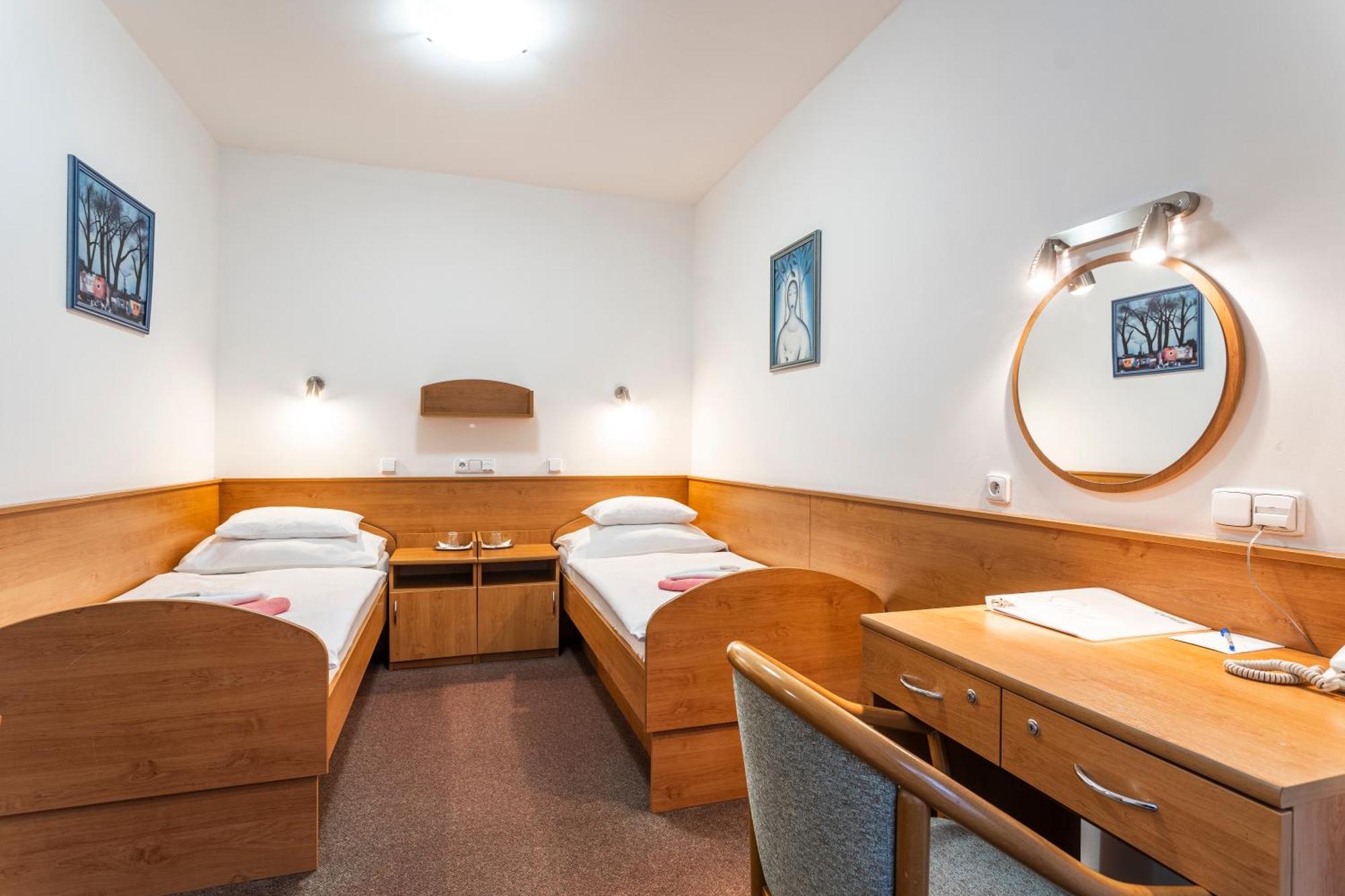 Hotel Luzice Jáchymov Buitenkant foto
