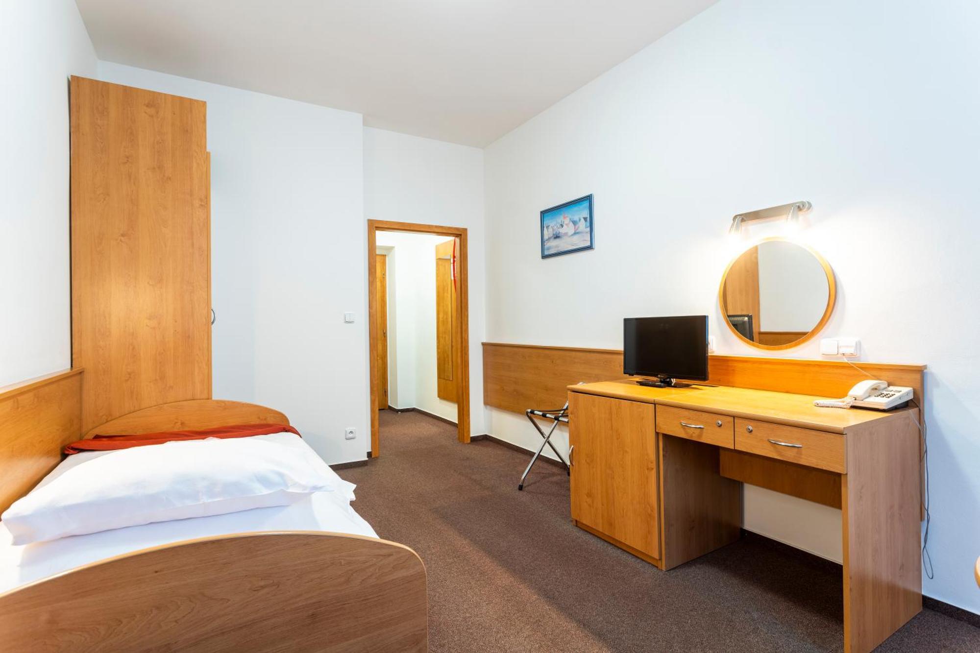 Hotel Luzice Jáchymov Buitenkant foto